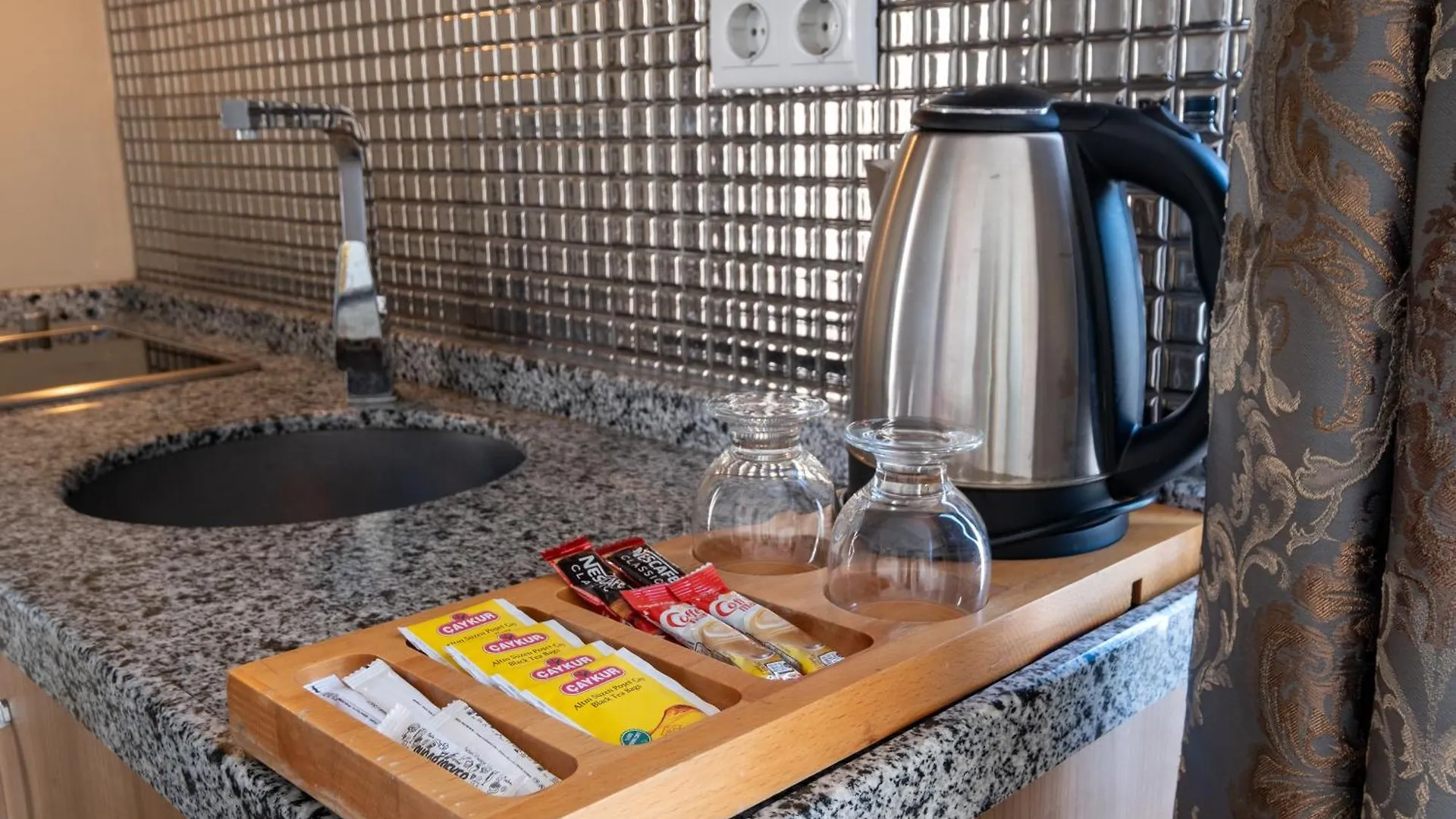 Lavin Hotels & Suites İstanbul 0*,